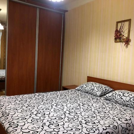 Kyiv Apartment On Peremohy Avenue 16 Daily Rent ภายนอก รูปภาพ