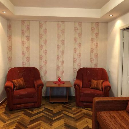 Kyiv Apartment On Peremohy Avenue 16 Daily Rent ภายนอก รูปภาพ