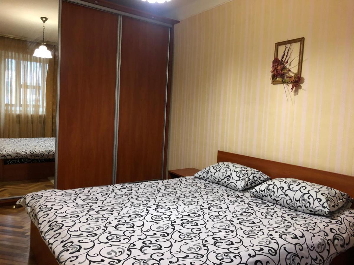 Kyiv Apartment On Peremohy Avenue 16 Daily Rent ภายนอก รูปภาพ